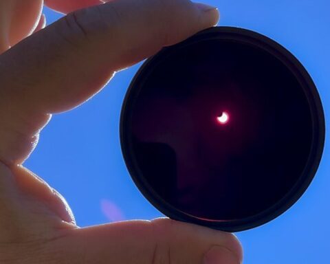 Bijna 1 op de 5 Nederlanders van plan om vanavond zonverduistering te kijken zonder oogbescherming