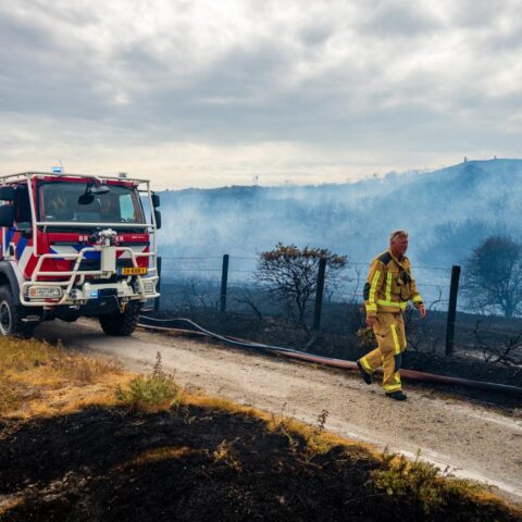 Bosbrand nabij Wassenaar leidt tot hotel evacuatie en NL-Alert