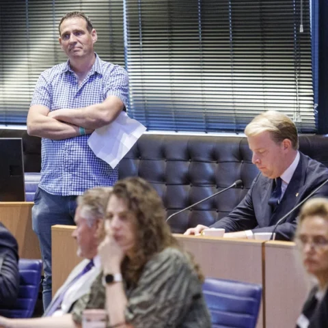 Brabant handhaaft intrekking vergunningen voor pluimveebedrijven na debat