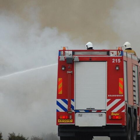 Brandweerman aangereden door brandweerwagen tijdens blussen van natuurbrand in Oudorp