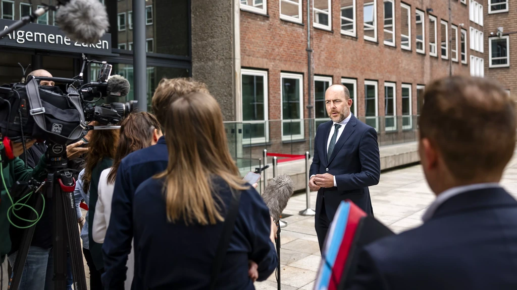 Coalitiepartijen verdeeld over sociale zekerheidsbezuinigingen voor Pro
