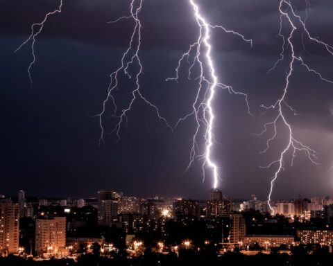 De helft van de Nederlanders negeert Code Rood-weeralarm, blijkt uit onderzoek