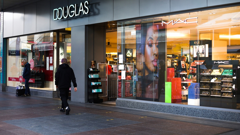 Douglas sluit verlieslatende winkels in Nederland, Duitsland en Frankrijk na winstdaling
