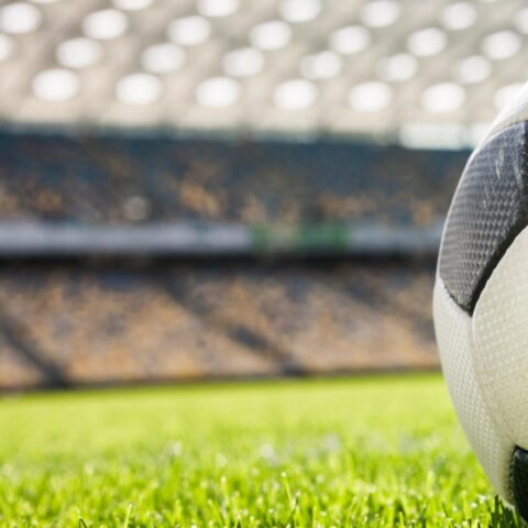 Drogebestendig weer en irrigatieverboden hinderen amateurvoetbal in Nederland