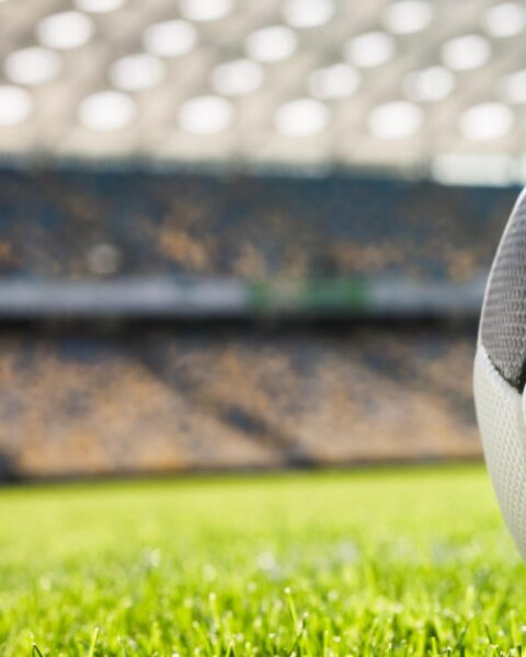 Drogebestendig weer en irrigatieverboden hinderen amateurvoetbal in Nederland