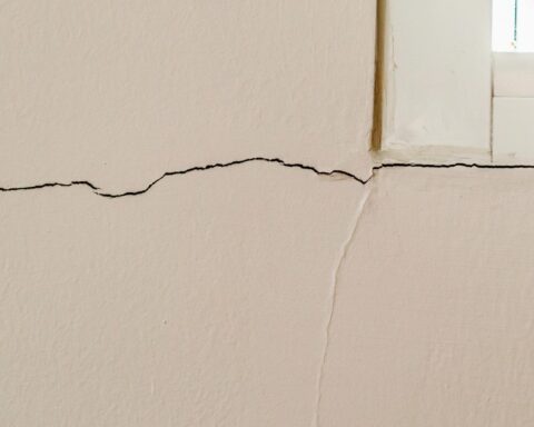 Droogte veroorzaakt toenemende problemen met funderingen van Nederlandse woningen; meldingen dit jaar verdubbeld