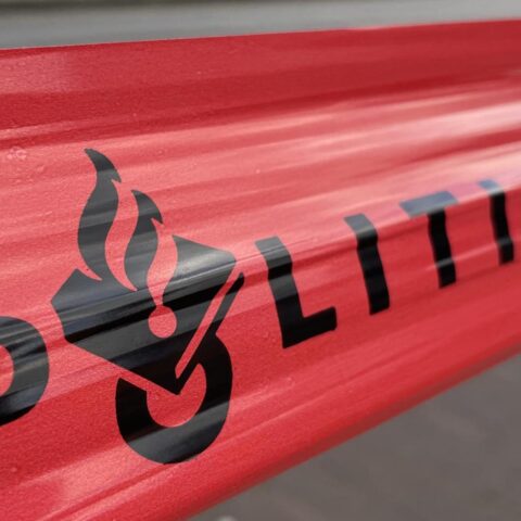 Explosie treft woning aan Zwanebloemlaan in Arnhem met bewoner binnen