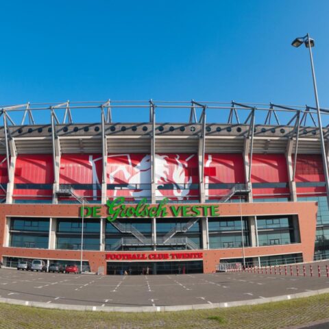 FC Twente verslaat DAC 1904 met 6-0 en nadert Conference League play-off ronde