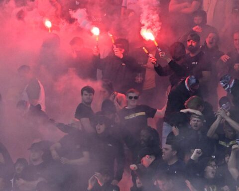Feyenoord schaft bezoekersverbod voor eigen fans af bij NEC en PEC Zwolle na vuurwerkincident
