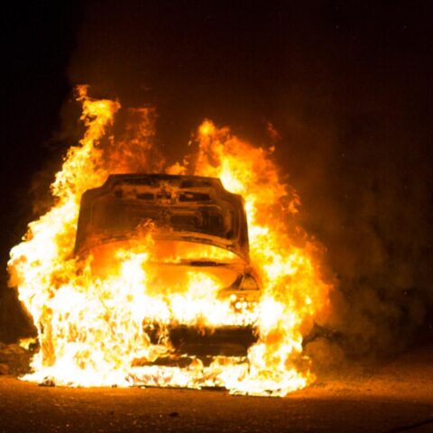 Fondsenwervingsactie overschrijdt doel voor Syrische familie wiens auto vermoedelijk in brand is gestoken