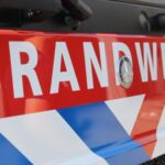 Grote brand woedt bij pallettenbedrijf in Lelystad; NL-Alert vanwege rook