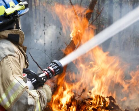 Grote brand woedt in Noord-Limburg; treinen tussen Nijmegen en Venray stilgelegd