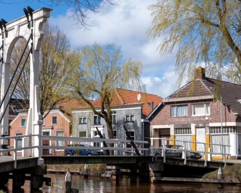 Huizenprijzen dalen in zes gemeenten, grootste daling in Noord-Beveland