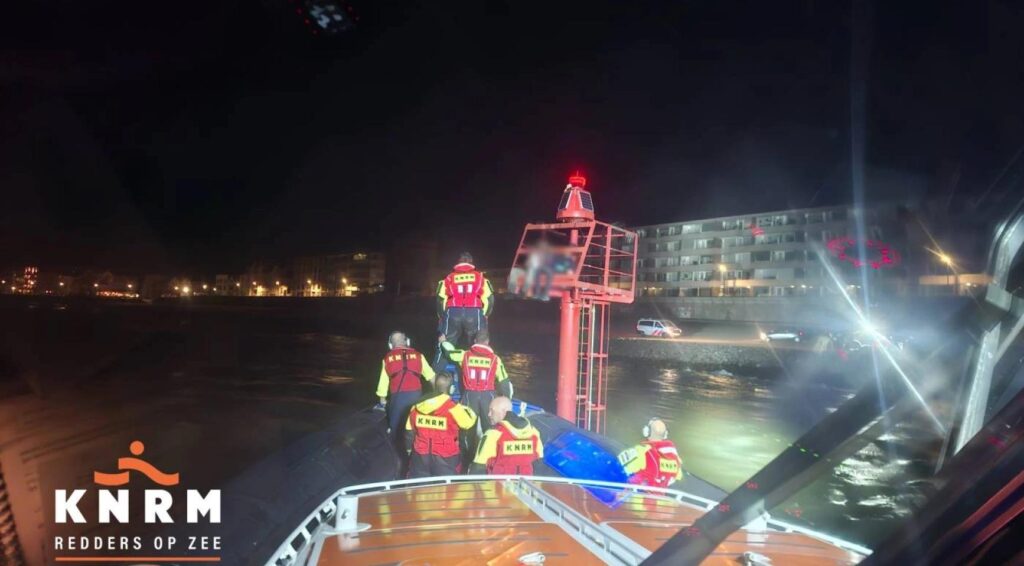 Hulpverleners redden twee personen van verlichtingsplatform na mislukte fotoshoot in Vlissingen