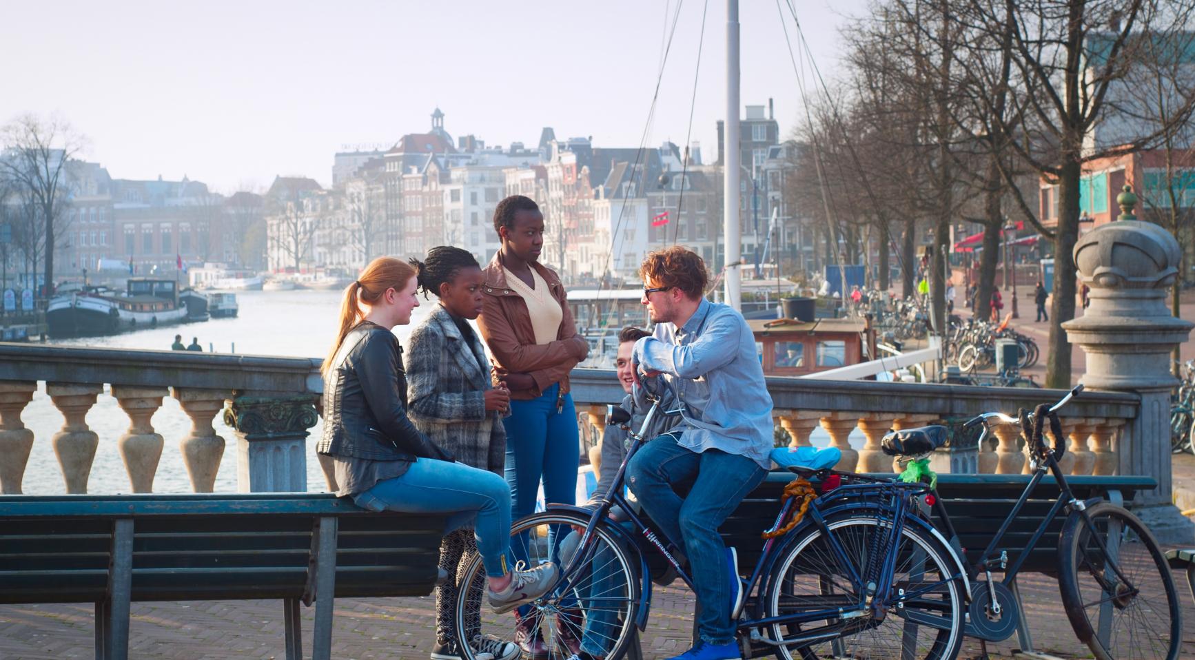 Internationale studenten leveren een positieve bijdrage aan de Nederlandse schatkist, aldus CPB