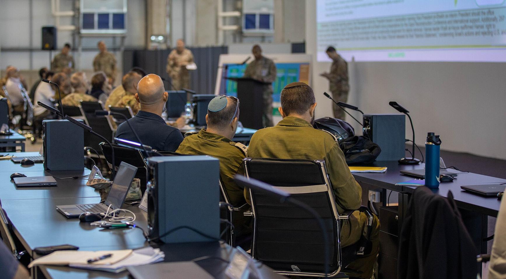 Israël zet twee Nederlandse vertegenwoordigers het land uit om "anti-Israël maatregelen" van de Nederlandse regering