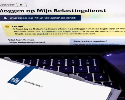 Kabinet betreurt vertraagde informatievoorziening over 'verborgen' toeslagenbestanden; onderzoekscommissie start in oktober