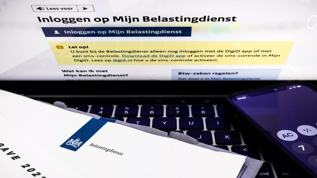 Kabinet betreurt vertraagde informatievoorziening over 'verborgen' toeslagenbestanden; onderzoekscommissie start in oktober