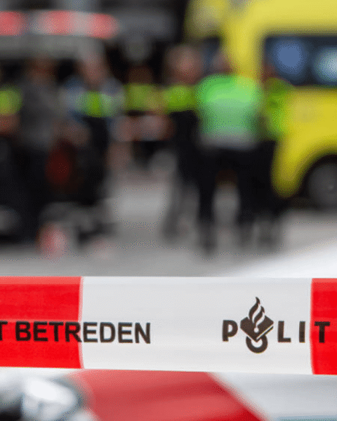 Kind gedood bij aanrijding met bezorgbus in Dordrecht; bestuurder aangehouden