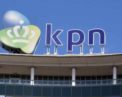 KPN draait €1 verhoging mobiele prijs terug na druk van de Consumentenbond