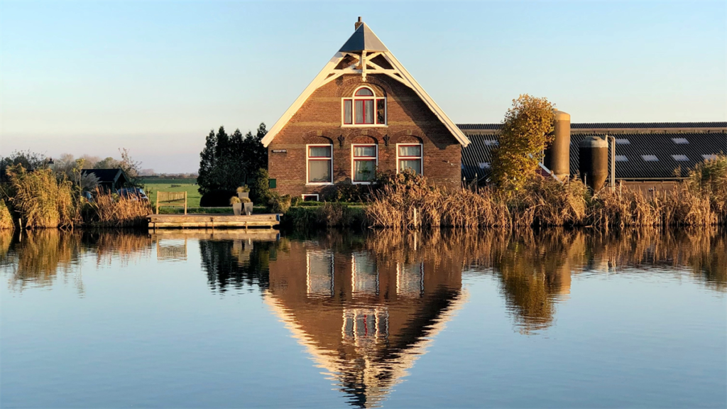 Krakers belemmeren verkoop van miljoenenvilla's aan Amsteldijk in Amstelveen