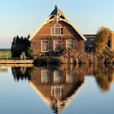 Krakers belemmeren verkoop van miljoenenvilla's aan Amsteldijk in Amstelveen