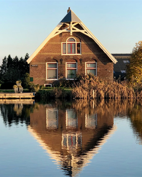 Krakers belemmeren verkoop van miljoenenvilla's aan Amsteldijk in Amstelveen
