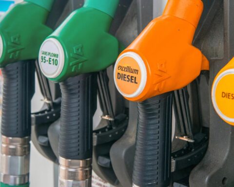 Lage waterstanden verstoren brandstofleveringen en leiden tot stijgende prijzen in Nederland