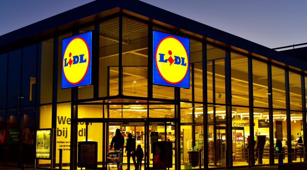 Lidl test gezonde voeding met Paw Patrol-stickers op cherrytomaten
