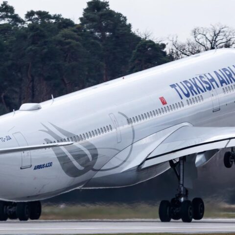 Luchtvaartmaatschappijen dreigen boetes te krijgen voor het gebruik van te lawaaierige vliegtuigen op Schiphol 's nachts