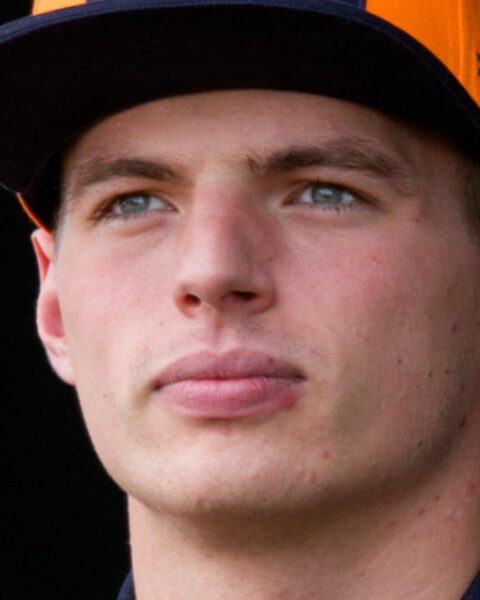 Max Verstappen crasht na twee ronden in laatste Nederlandse Grand Prix in Zandvoort