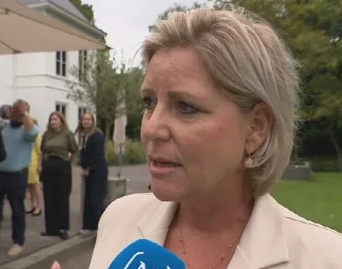 Mediaminister Letschert wacht rechterlijke uitspraak af over boetes voor media en persvrijheid