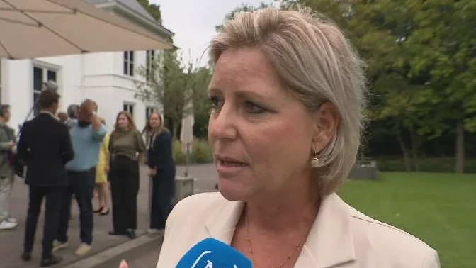 Mediaminister Letschert wacht rechterlijke uitspraak af over boetes voor media en persvrijheid