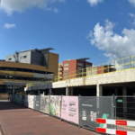 Meer dan 100 woningen in Hengelo door herontwikkeling voormalige V&D en Rabobank