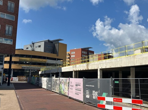 Meer dan 100 woningen in Hengelo door herontwikkeling voormalige V&D en Rabobank