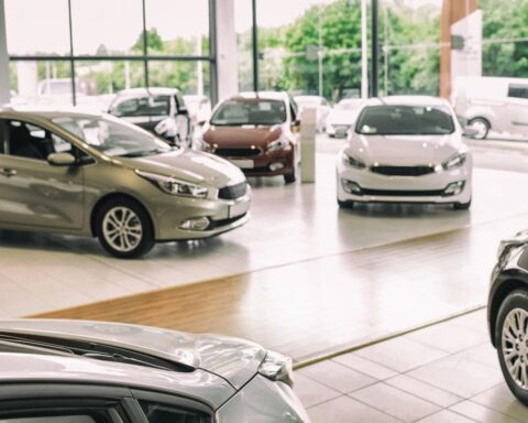 Meer dan 1,7 miljoen auto's verkocht of overgedragen in Nederland in 2025