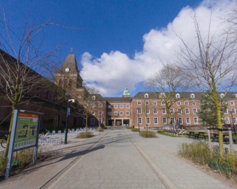 Meer dan 170 studenten en docenten van Breda University ziek door vermoedelijke voedselvergiftiging