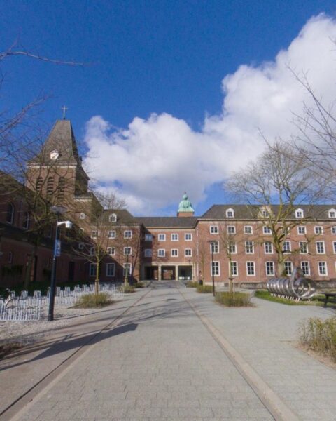 Meer dan 170 studenten en docenten van Breda University ziek door vermoedelijke voedselvergiftiging