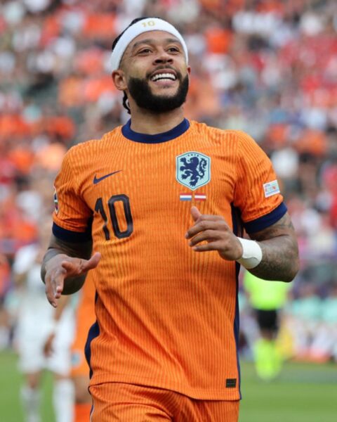 Memphis Depay verlengt contract bij Corinthians tot 2028 na twijfels