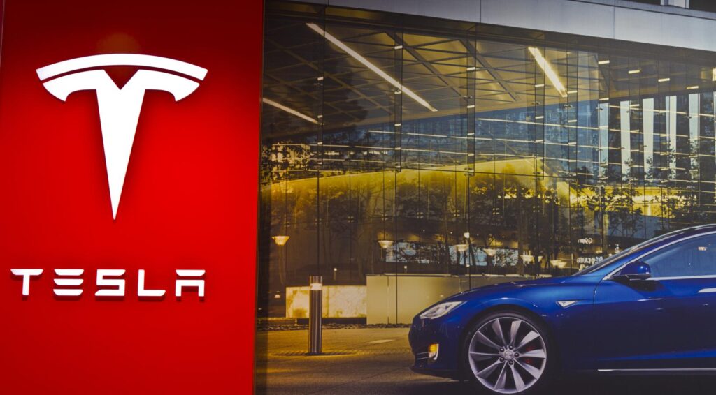MyWheels introduceert Tesla full self-driving software in deelauto's in Den Bosch