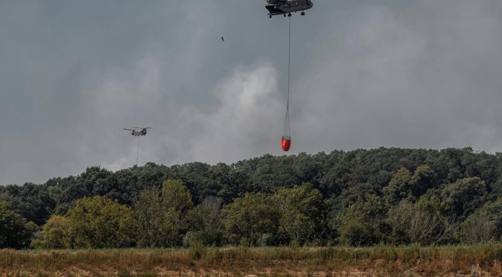 Natuurbrand in Limburg nog steeds woedend, brandbestrijding verloopt volgens plan