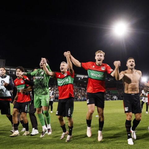 NEC bereikt playoffronde van de Champions League na overwinning op Olympiacos in extra tijd