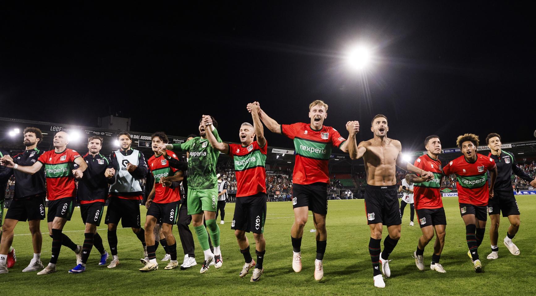 NEC bereikt playoffronde van de Champions League na overwinning op Olympiacos in extra tijd