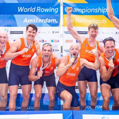 Nederlands acht mannen roeiteam veroverd voor de tweede keer op rij wereldtitel