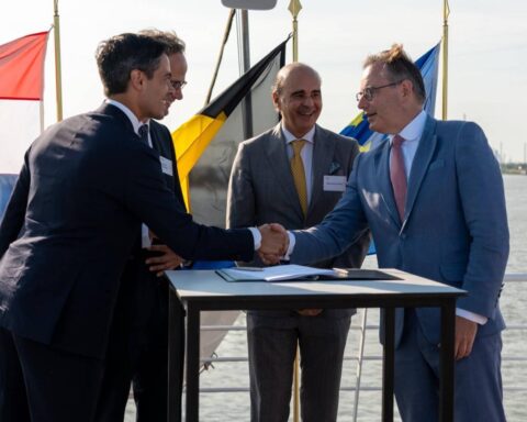 Nederlandse premier pleit voor nauwere Nederlandse-Belgische energie samenwerking bij opening Antwerpse hoogspanningsstation