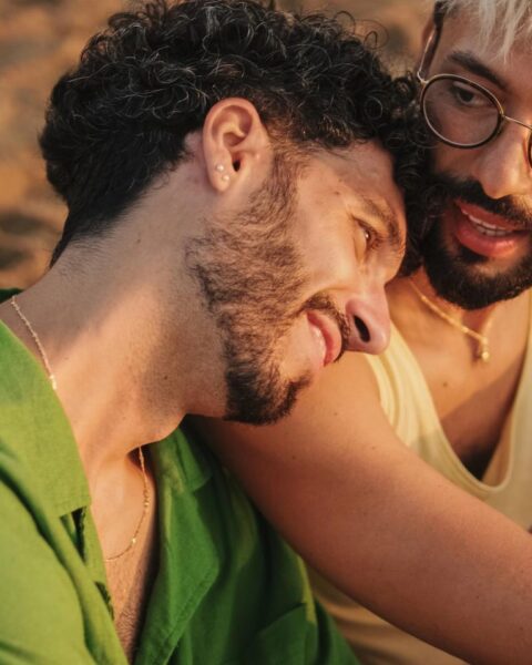 Nieuwe campagne leert jongeren hoe kleine opmerkingen de acceptatie van LGBTQIA+ schaden
