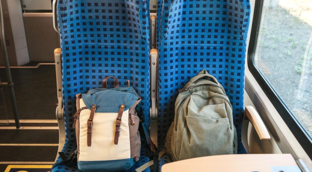 NS verbiedt vanaf 4 september tassen op stoelen en stopt met betalen voor compensatie bij stakingen