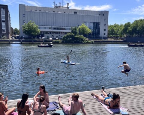 Opnieuw een hete dag met temperaturen tot 35°C; koeler weer vanaf woensdag