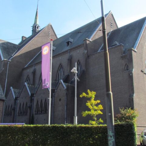 Oude kerk omgevormd tot padelbaan: niet-gebruikte kerken krijgen nieuwe functies