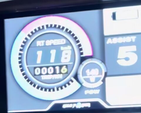 Politie in Enschede confiscate illegale skinnybike van 120 km/u van vluchtende jongeren